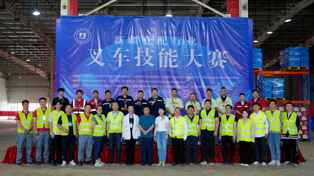 2024年新疆仓配行业叉车技能巅峰对决： 安全与效率并重，工匠精神闪耀赛场