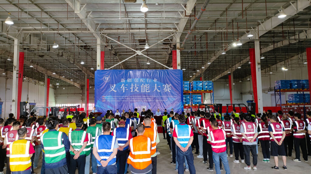 2024年新疆仓配行业叉车技能巅峰对决： 安全与效率并重，工匠精神闪耀赛场